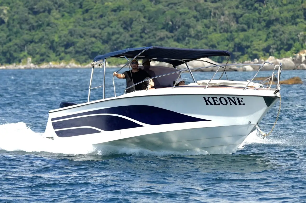 Fast 29 para aluguel in Ilhabela
