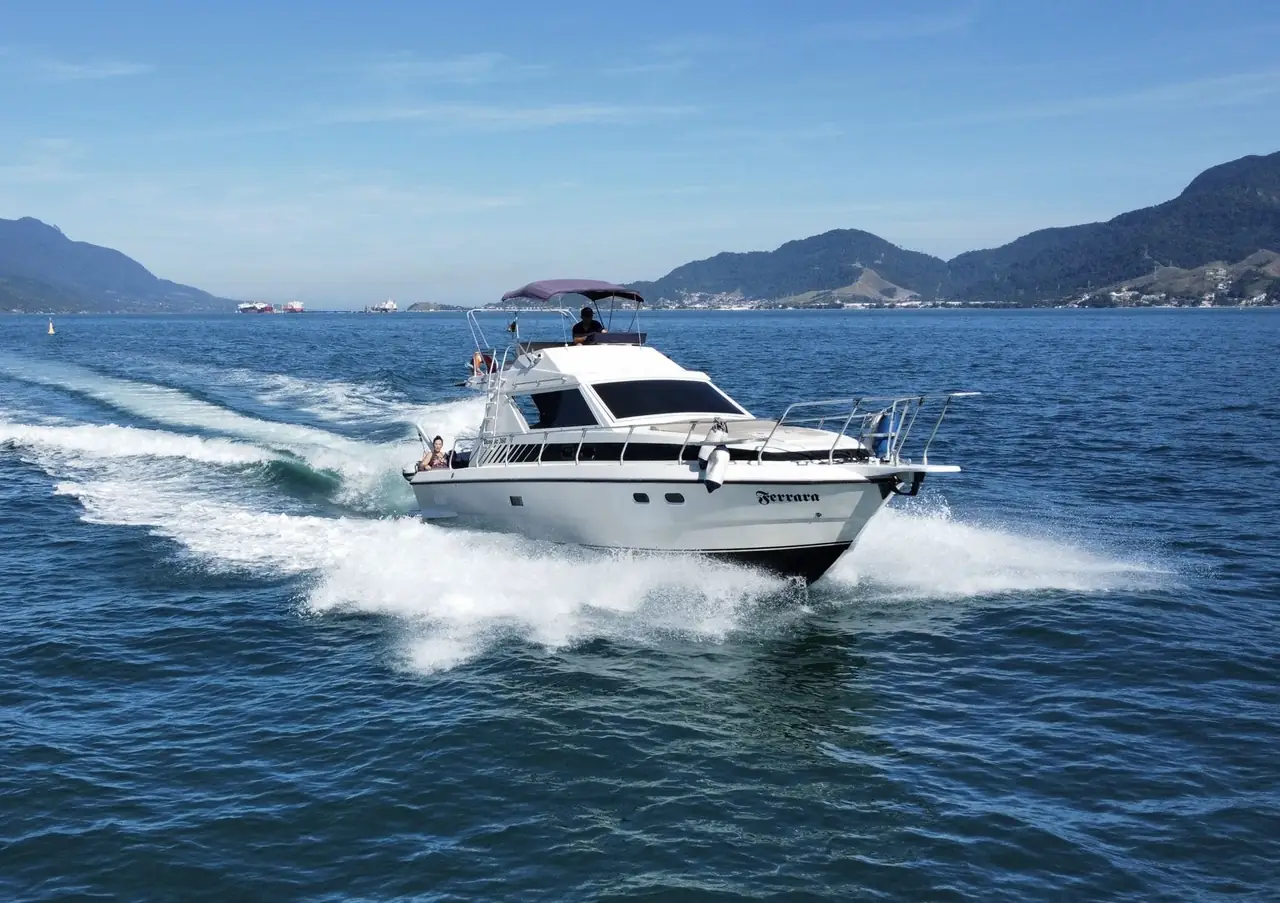 Lancha privativa Oceanic 36 em Ilhabela