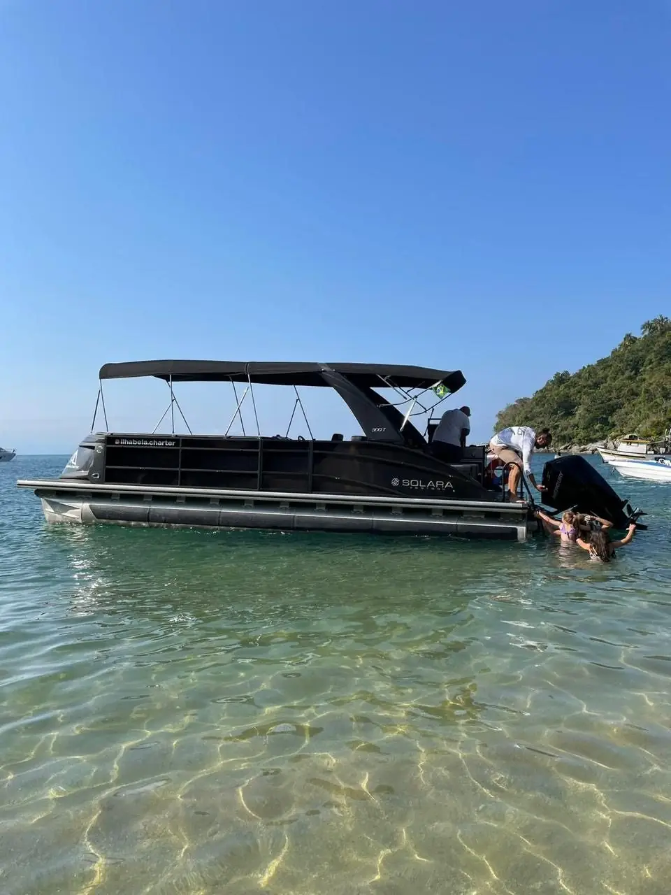Pontoon para aluguel in Ilhabela