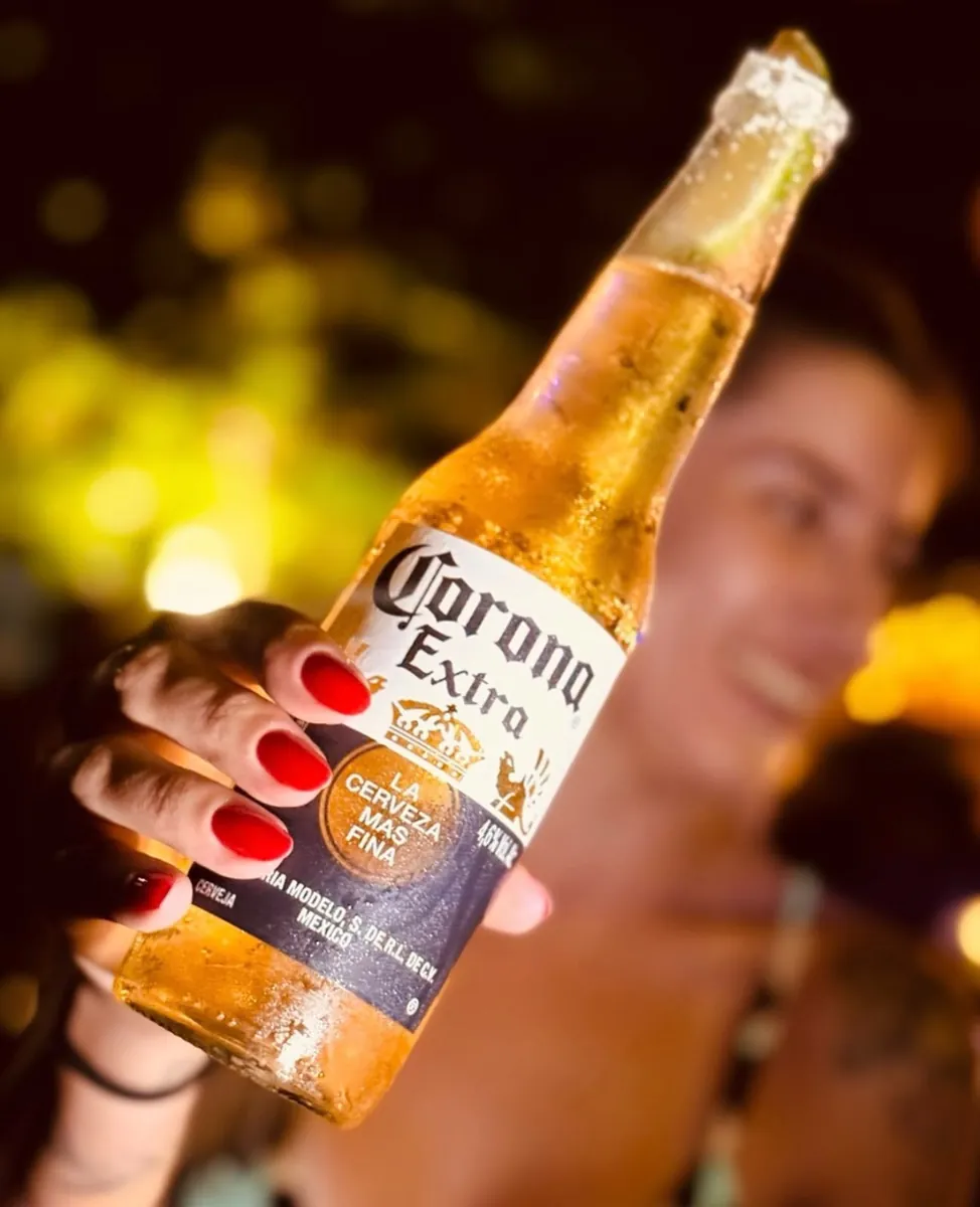 Brinde com cerveja gelada no Pitanga