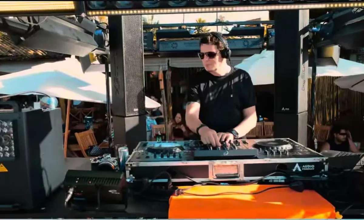 DJ tocando à tarde no Pitanga