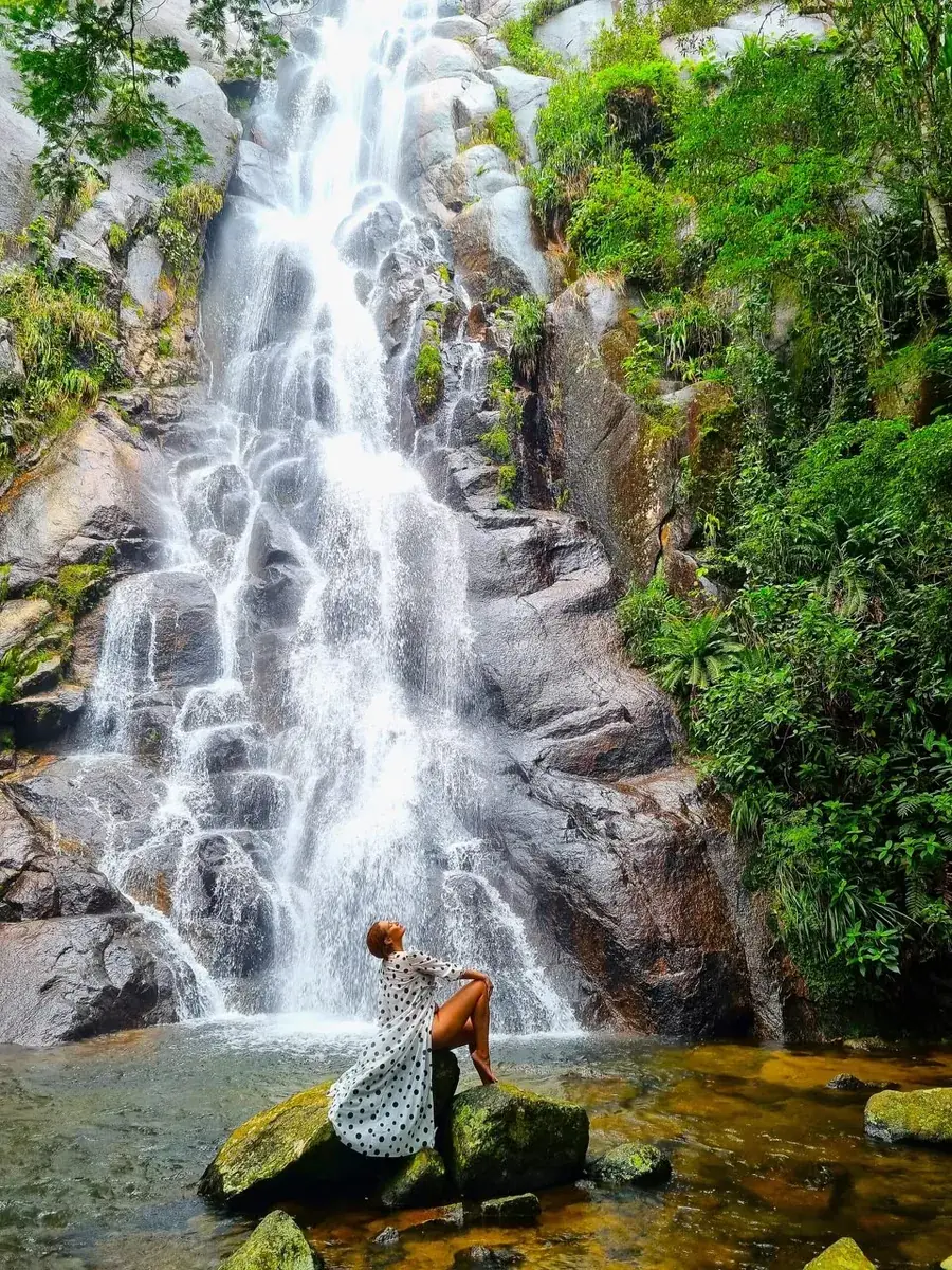 Poço ao pé da Cachoeira do Veloso, em meio à Mata Atlântica