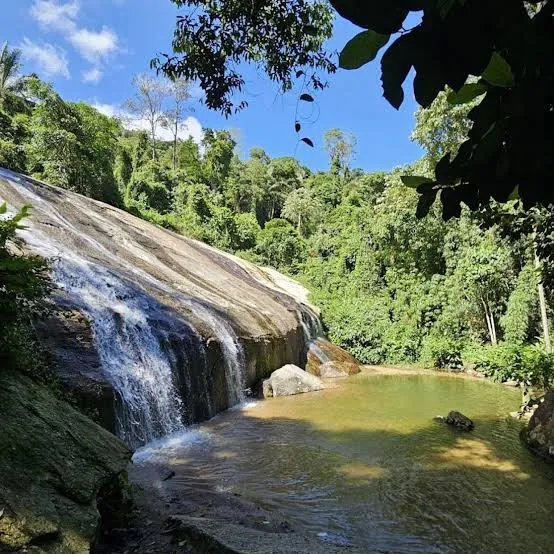Poço da Cachoeira dos Três Tombos, perto da Praia da Feiticeira