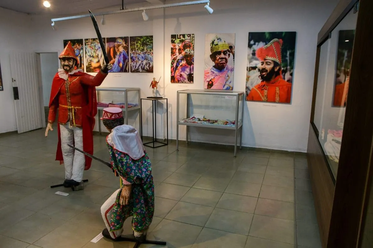 Exposição sobre a Congada de São Benedito no museu