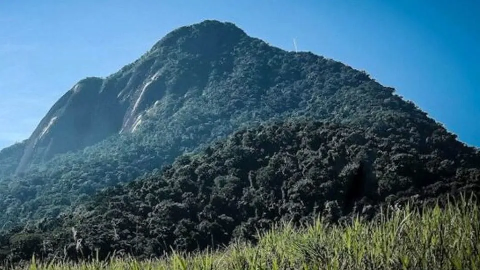 O Pico do Baepi visto de baixo
