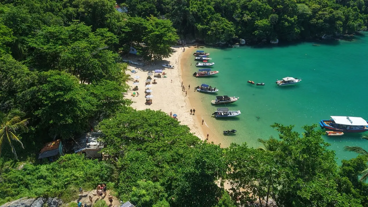 Saco do Eustáquio visto do mar em Ilhabela